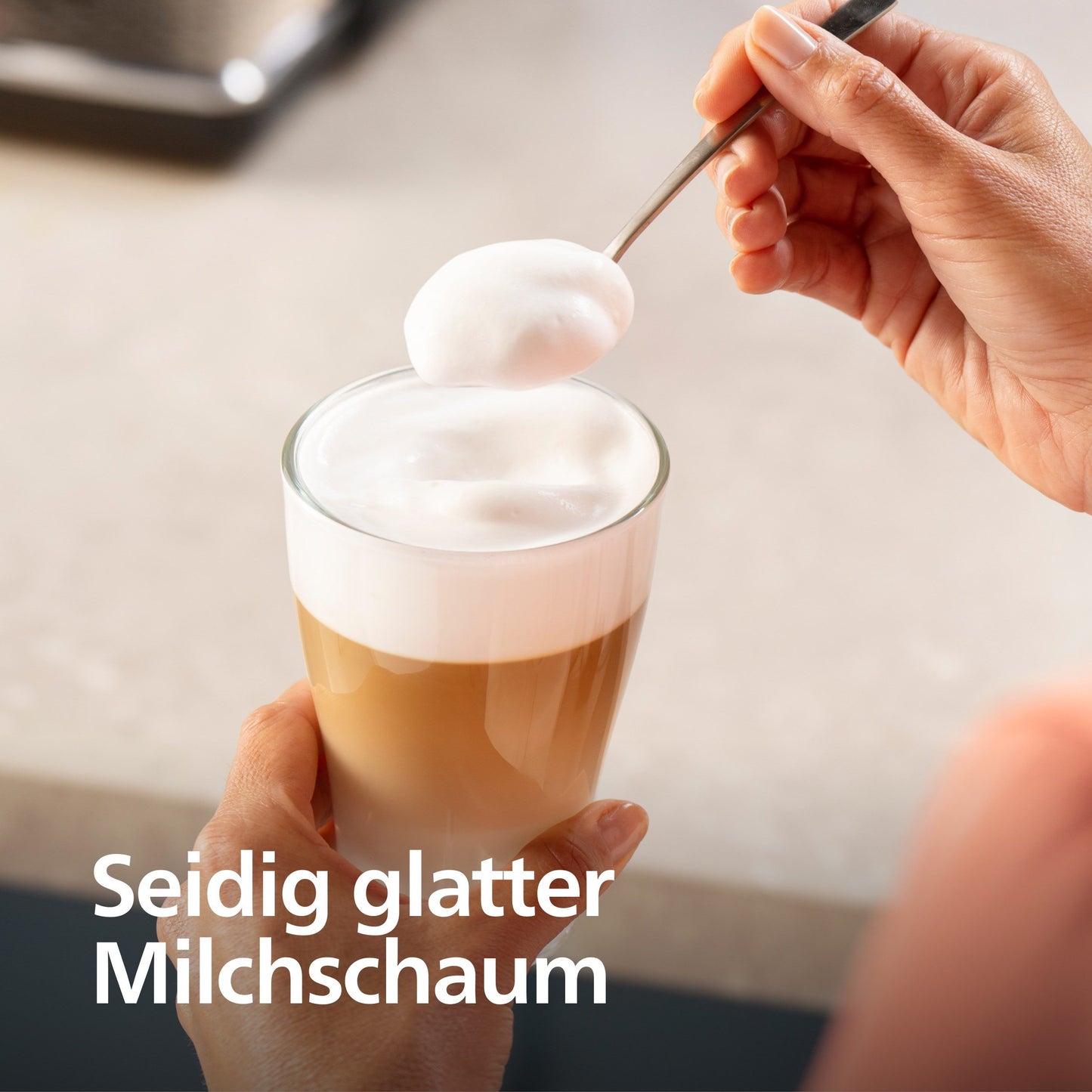 Kaffeevollautomat 5400 Series EP5443/70 LatteGo Milchsystem, AquaClean Filter, 12 Kaffeespezialitäten, 4 Benutzerprofilen - Weiß